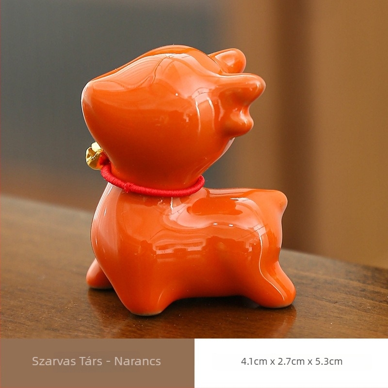 Yizi Cuki kínai tea-pet porcelán dísz – kis szarvas haranggal