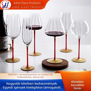 Otthoni használatra szánt kristály vörösboros pohár, magas talppal, nagy testtel, prizmaszerű dizájn, 501–600 ml