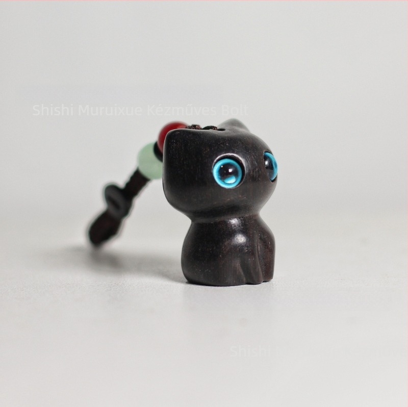 Fafaragott macska medál – kulcstartó és USB pendrive-figura, kínai stílusú dizájn