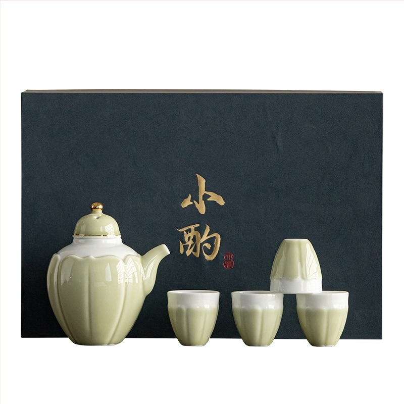 Porcelánból készült japán stílusú kis borospohár készlet, porcelán likőr adagolóval és ajándékdobozban, retro stílus