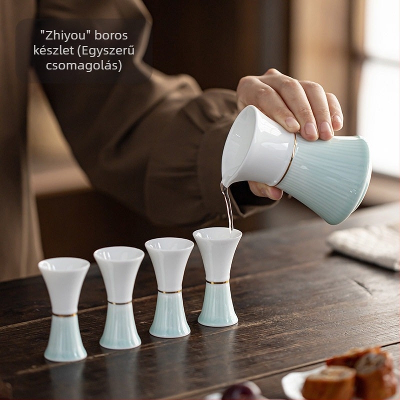 Porcelánból készült japán stílusú kis borospohár készlet, porcelán likőr adagolóval és ajándékdobozban, retro stílus