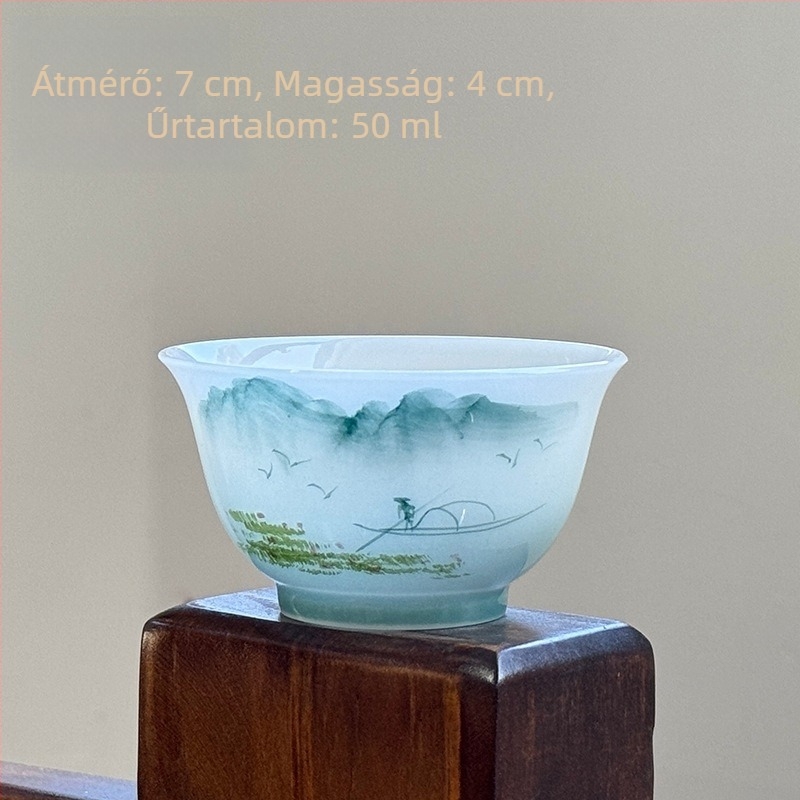 Kis porcelán teáscsésze, egyszerű stílus, kézzel festett aláglazúros színekkel, otthoni használatra