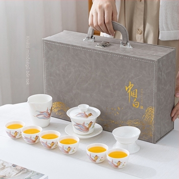 Teáskészlet tejfehér jade-ból, bőr dobozban, fehér porcelán Kung-Fu teáskészlet ajándékdobozban