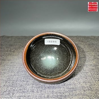 Kézzel készített porcelán teáscsésze, fatüzelésű kemencében kiégetve, magas hőmérsékleten, ajándékba ideális