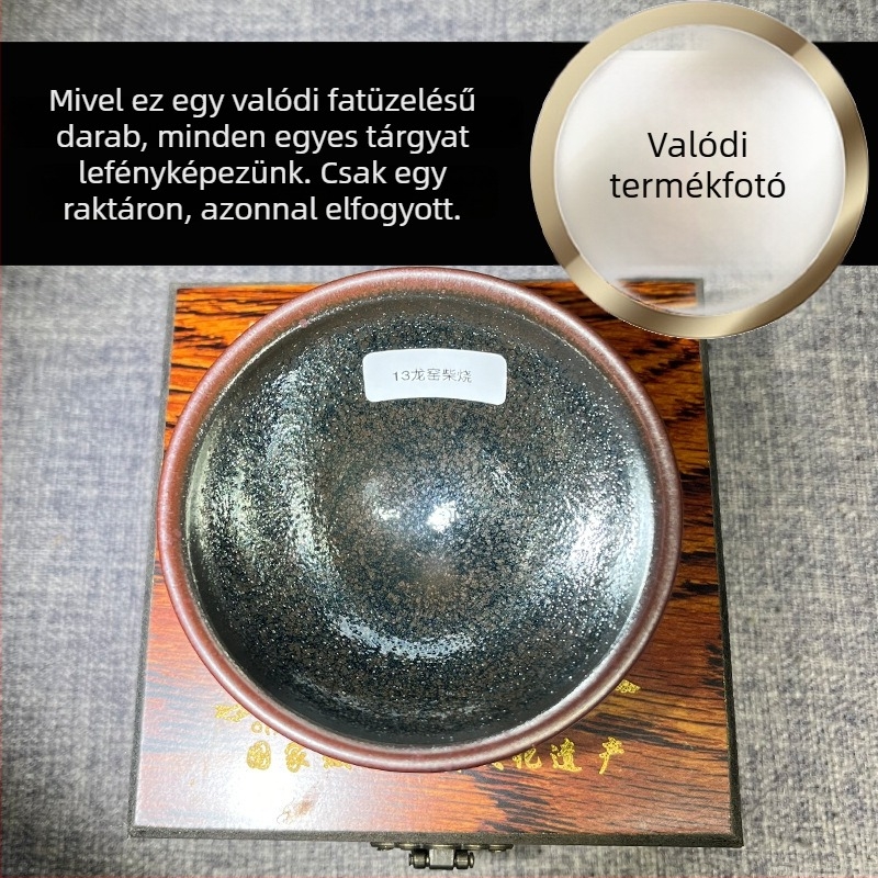 Kézzel készített porcelán teáscsésze, fatüzelésű kemencében kiégetve, magas hőmérsékleten, ajándékba ideális