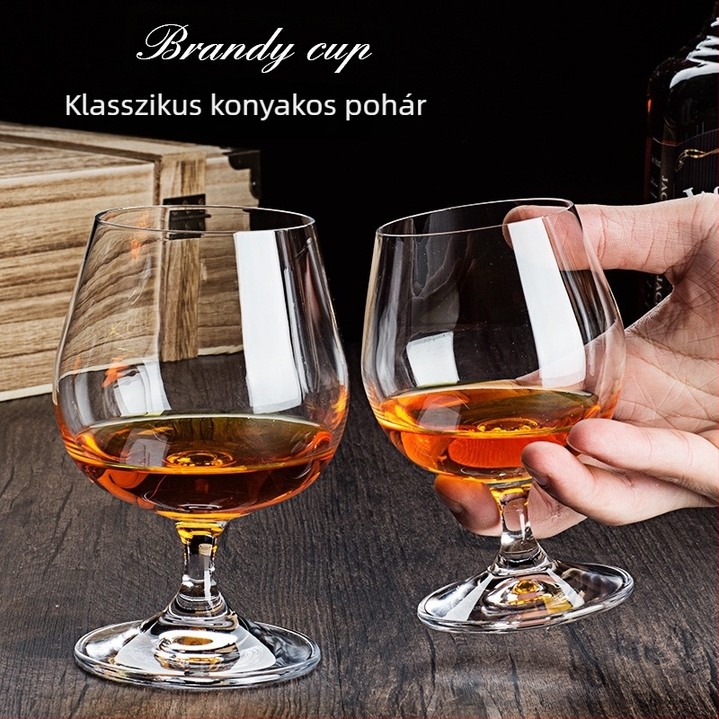 Európai stílusú kristálybrandypohár, rövid lábú, kis méretű, borhoz és szeszes italokhoz