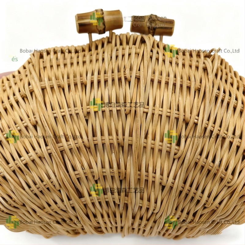 Női clutch retro stílusban, kagyló alakú, természetes rattanból készül