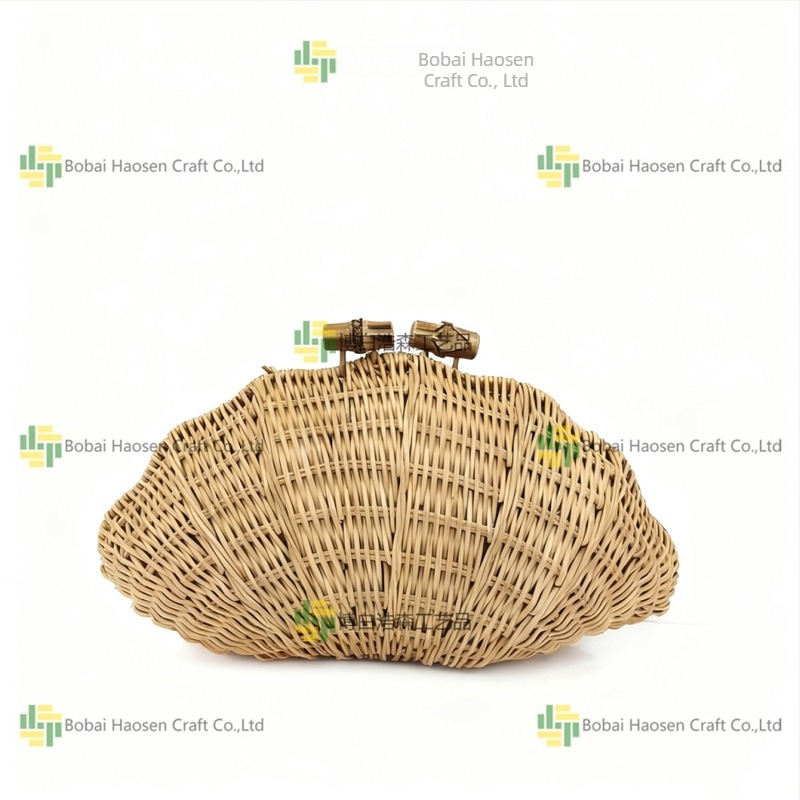 Női clutch retro stílusban, kagyló alakú, természetes rattanból készül