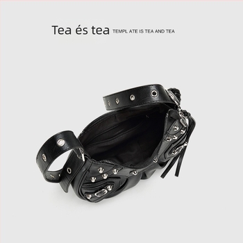 Női PU keresztpántos crossbody táska, plisírozott félhold formájú, retro szegecses stílus