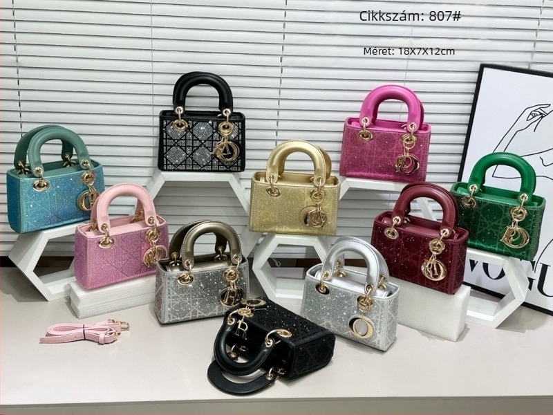 Gyémánt-díszítésű női kézitáska strasszokkal, vízszintes crossbody stílusban, elegáns