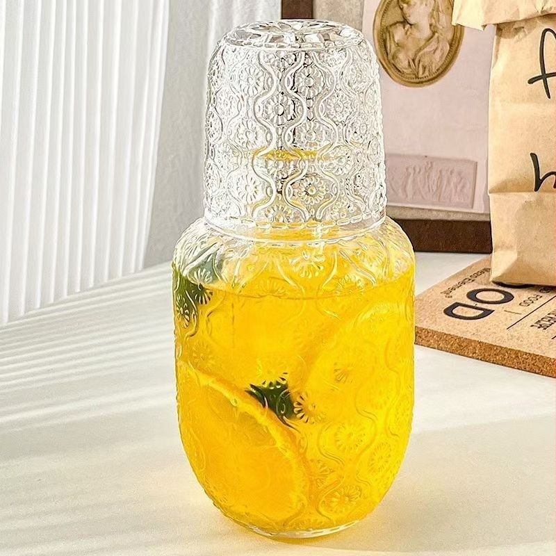 Európai stílusú vintage relief mintázatú üveg – nagy kapacitású víztartó, otthoni gyümölcslé készlet kanállal és poharakkal