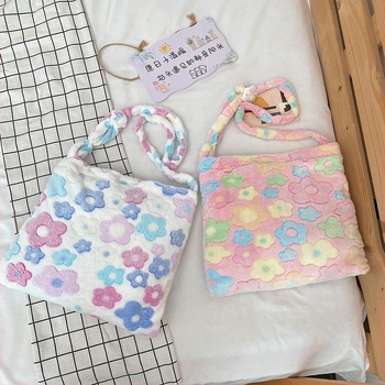 Női plüss crossbody táska, nagy kapacitású, virágos dizájnnal, mindennapi használatra