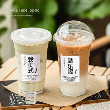 600 ml PET műanyag pohár fedővel, hideg italokhoz (tej-tea és kávé), egyszer használatos, kereskedelmi felhasználás, átmérő 98 mm
