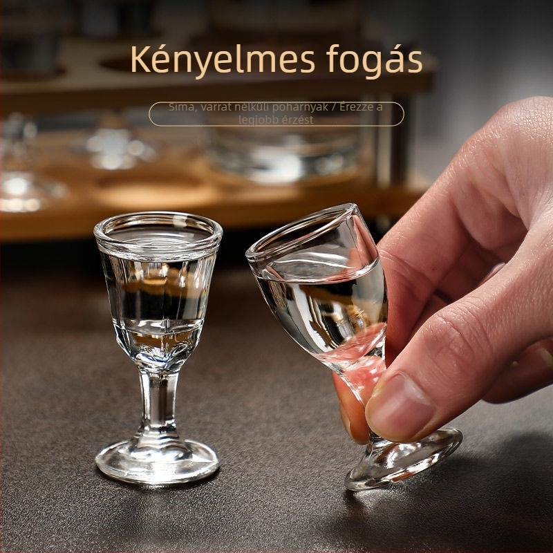 Otthoni használatra tervezett szeszes italok adagoló készlet, elegáns kis shot pohár, magas minőségű boros készlet mérő pohár tartóval.