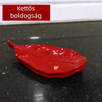 Pár vörös esküvői szappan-doboz leeresztő tálcával