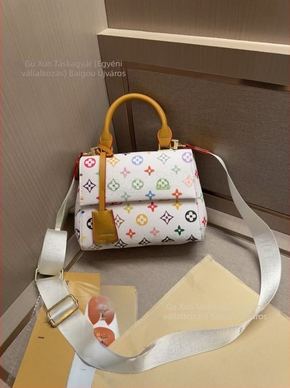 Női Boston párnás táska háromszínű fehér dizájnnal, vállon átívelő crossbody, PU anyag, közepes méret, retro nyomtatás, őszi 2025.