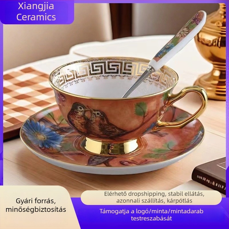 Európai stílusú vintage csontporcelán kávéscsésze és alátét aranyra festett díszítéssel, kanállal