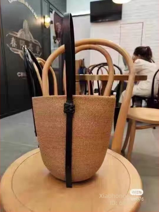Szalmából készült kosár alakú táska, nyári designer kiadás, átalakítható keresztpántos/váll/táska, strandtáska nőknek, vintage stílus, Modell 24