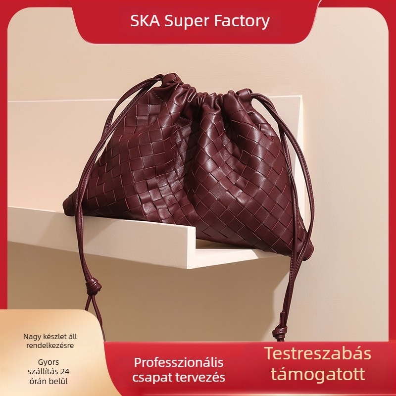 Valódi bőr női táska báránybőrrel szőtt textúrával, kézzel készített, elegáns megjelenésű mindennapi használatra; vállon átvethető és kézitáska.