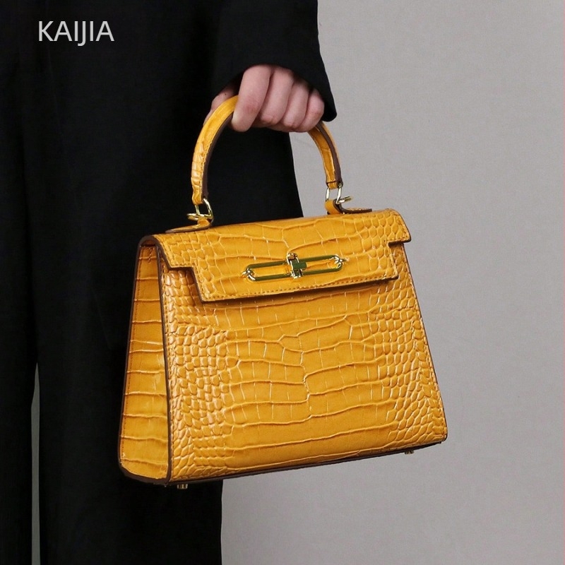 Női táska relieft mintázatú, szőtt kockás mintával és flap fedéllel, kis négyzet alakú kézitáska, utcai stílus