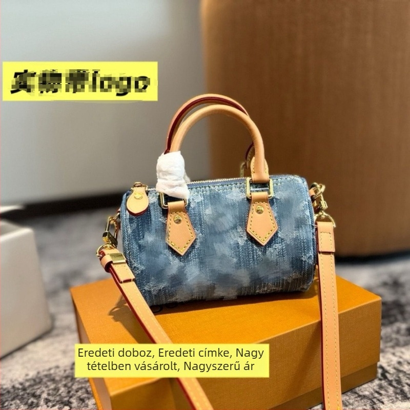Denim Boston mini táska, keresztpántos vállon, párnázott forma, vászon bélés, cipzáras zseb