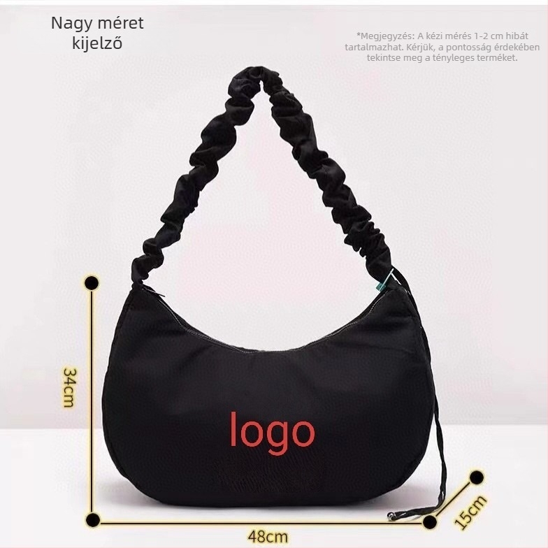 Női nylon Cloud bag, betűs mintával, közepes méretű válltáska, cipzáras zárás, tág belső.