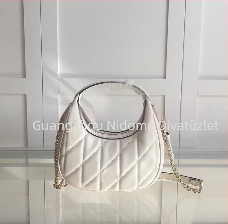 Női félhold alakú táska mini lánccal, gyémántmintás quilting, 3D gyűrű, kézi, vállon vagy crossbody