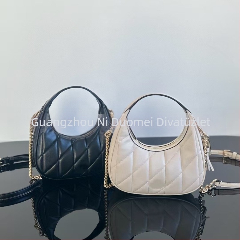 Női félhold alakú táska mini lánccal, gyémántmintás quilting, 3D gyűrű, kézi, vállon vagy crossbody