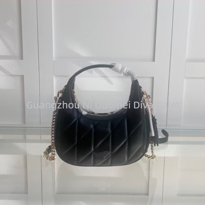 Női félhold alakú táska mini lánccal, gyémántmintás quilting, 3D gyűrű, kézi, vállon vagy crossbody