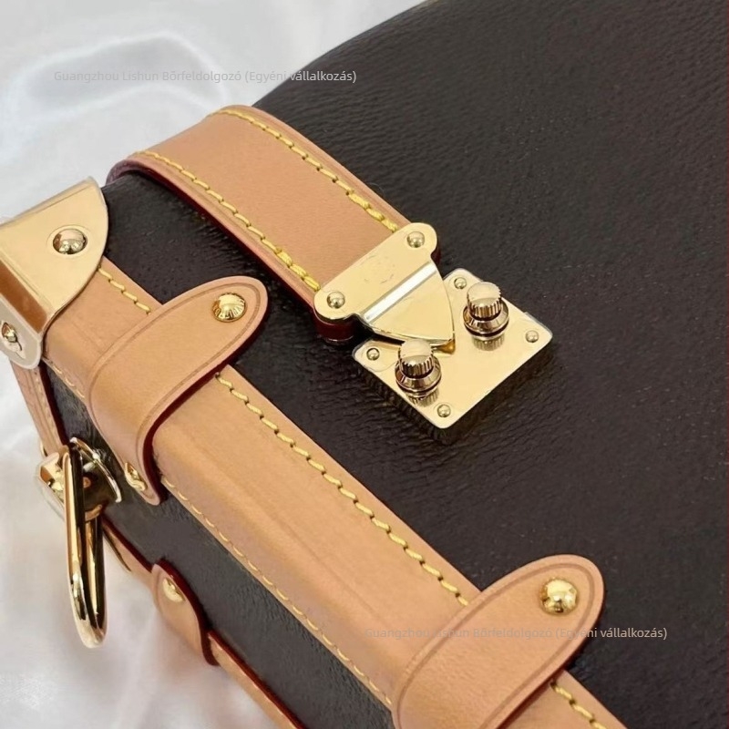 Lishun Leather Goods Kis méretű, lágy doboz formájú női válltáska, valódi bőr, keresztpánttal