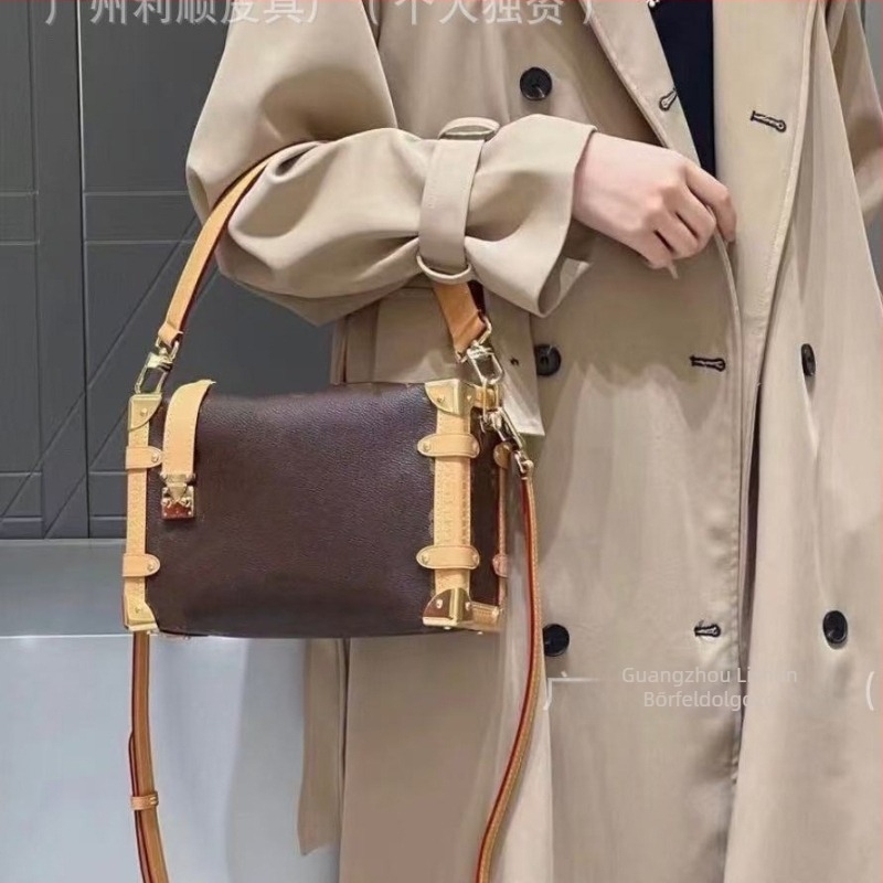 Lishun Leather Goods Kis méretű, lágy doboz formájú női válltáska, valódi bőr, keresztpánttal