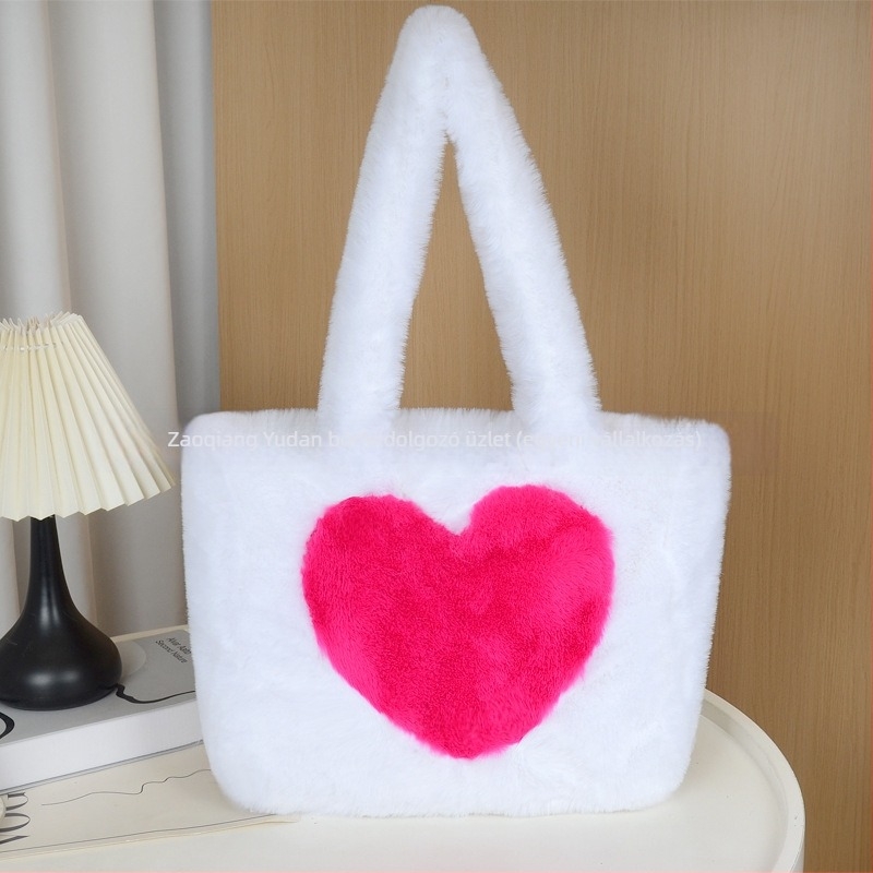 Női plüss clutch szív alakú, koreai stílus, keresztpántos, nagy kapacitású