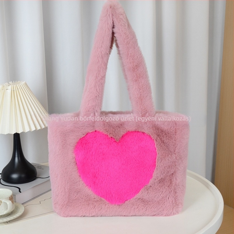 Női plüss clutch szív alakú, koreai stílus, keresztpántos, nagy kapacitású