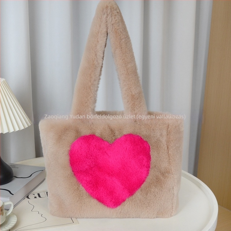 Női plüss clutch szív alakú, koreai stílus, keresztpántos, nagy kapacitású