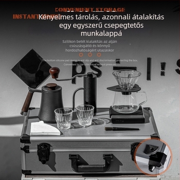 Kézzel készített pour-over kávé készlet őrlővel, szűrő pohárral és közös kannával kempingezéshez