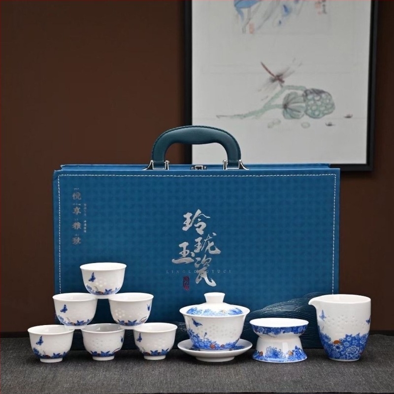 Kék-fehér porcelán teás készlet, kiváló minőségű fehér jade porcelán, aláglazúros mintával, ajándékdoboza, testreszabható, 6 főre, Új kínai stílus.