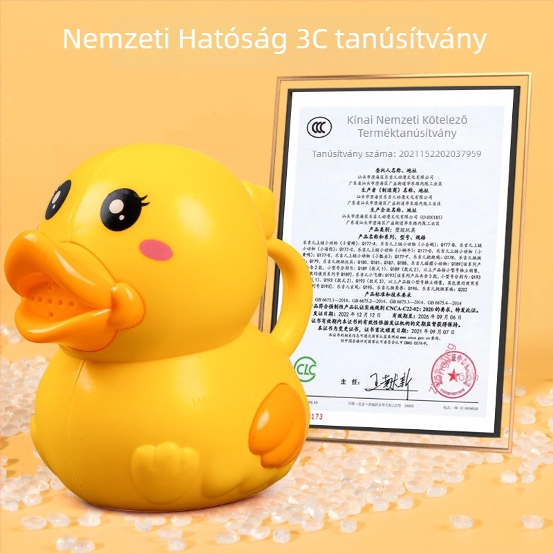 Szép kis sárga kacsa fürdőjáték permetezővel és öntöző kannával gyerekeknek
