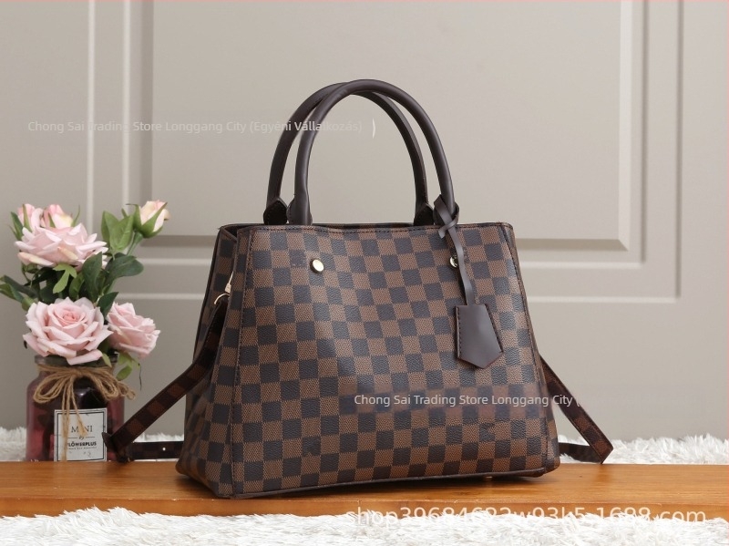 Nagy kapacitású tote táska, női táska széles vállpánttal, crossbody, utcai stílus, nyár 2025