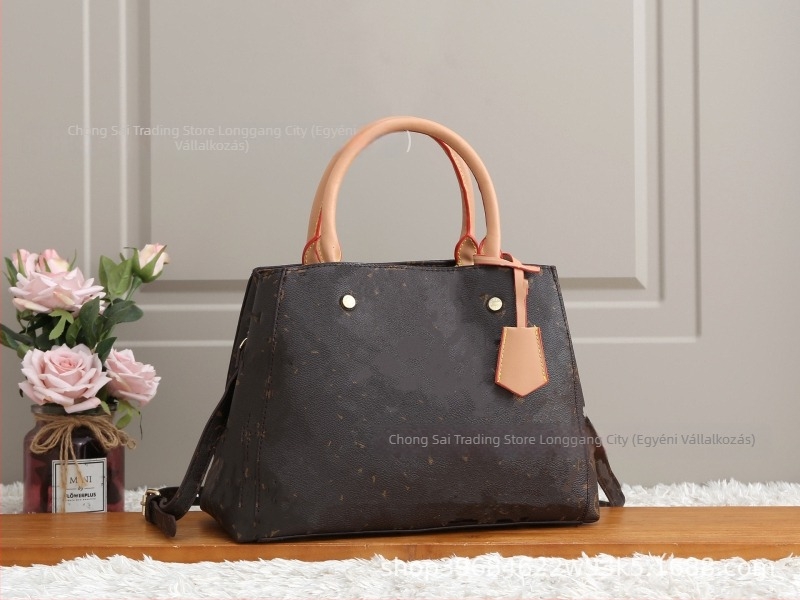 Nagy kapacitású tote táska, női táska széles vállpánttal, crossbody, utcai stílus, nyár 2025