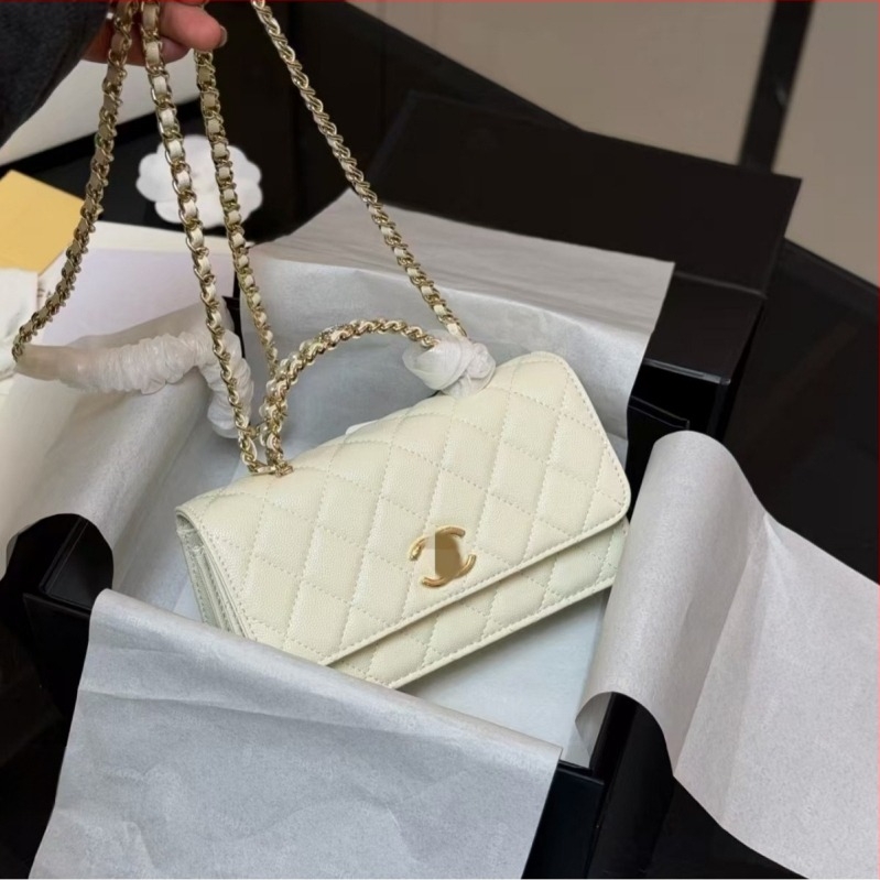 Első osztályú marhabőrből készült kézitáska gyöngyös fogantyúval és láncos vállpánttal, gyémántmintás quilt, elegáns vállon vagy crossbody
