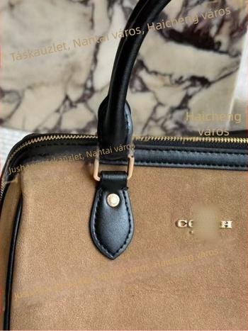 Új C márkájú Boston Pillow női táska, elegáns kézitáska vállon vagy keresztbe hordható, bucket bag stílus, retro dizájn