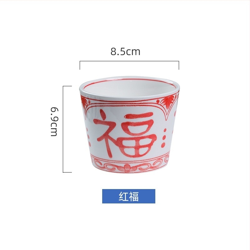 Underglaze színű teáscsésze szerencse jelképével, japán choko-stílusú kék‑fehér saké pohár, porcelán vízcsésze, mestercsésze — könnyű luxus retro