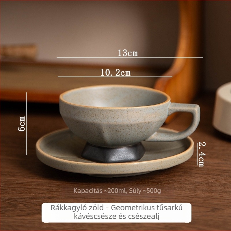 Magas lábú kerámia kávéscsésze és alátéttel, vintage retro stílusú, kifinomult latte art