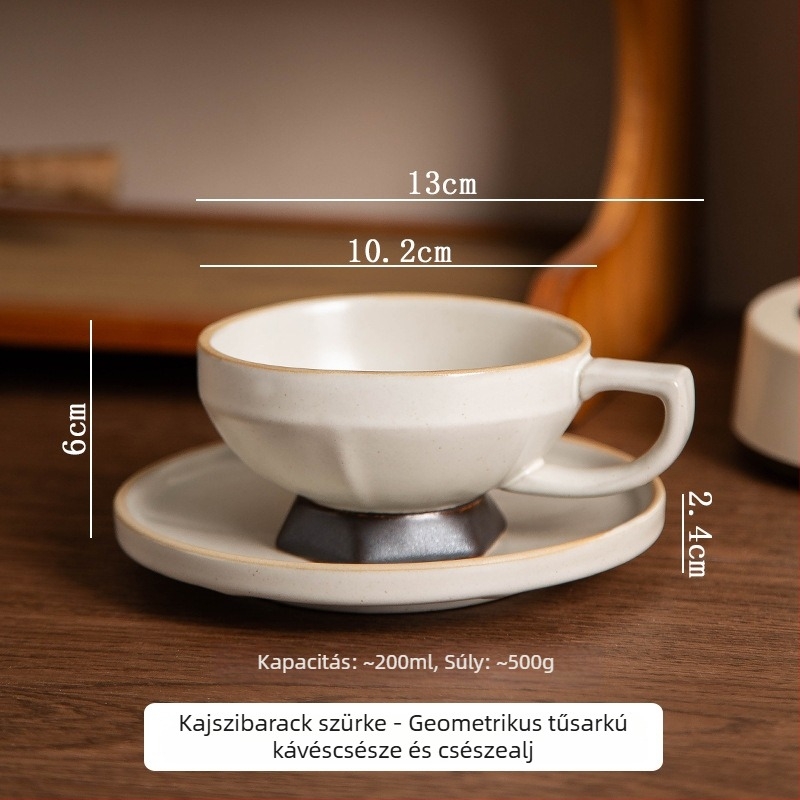 Magas lábú kerámia kávéscsésze és alátéttel, vintage retro stílusú, kifinomult latte art