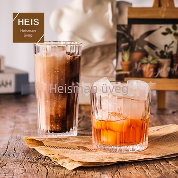 Átlátszó üvegpohár arany peremmel, kávéhoz, hideg italokhoz, vízhez és tejhez
