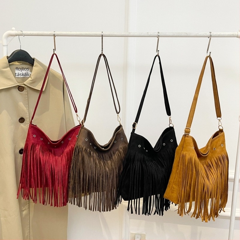 Koreai stílusú tasseles női crossbody táska velúr anyagból, nagy kapacitású, közepes méretű