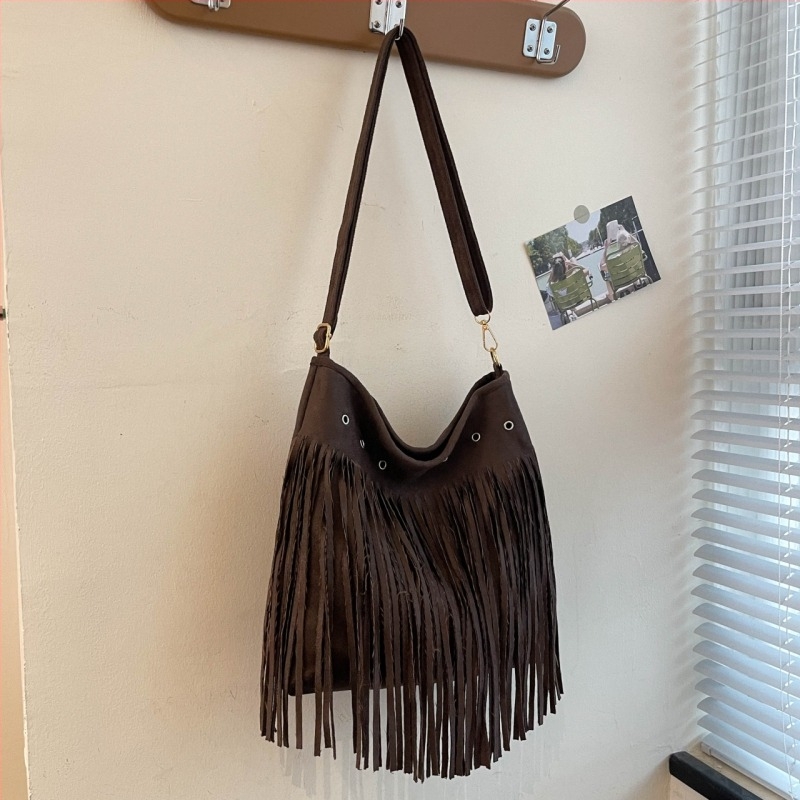Koreai stílusú tasseles női crossbody táska velúr anyagból, nagy kapacitású, közepes méretű