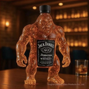Bigfoot whiskyüveg – üvegből készült dekoratív figura