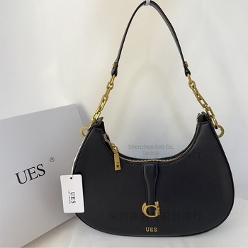 Denim félhold alakú táska láncos mintával, átvethető vállon (crossbody) nőknek