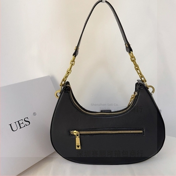 Denim félhold alakú táska láncos mintával, átvethető vállon (crossbody) nőknek